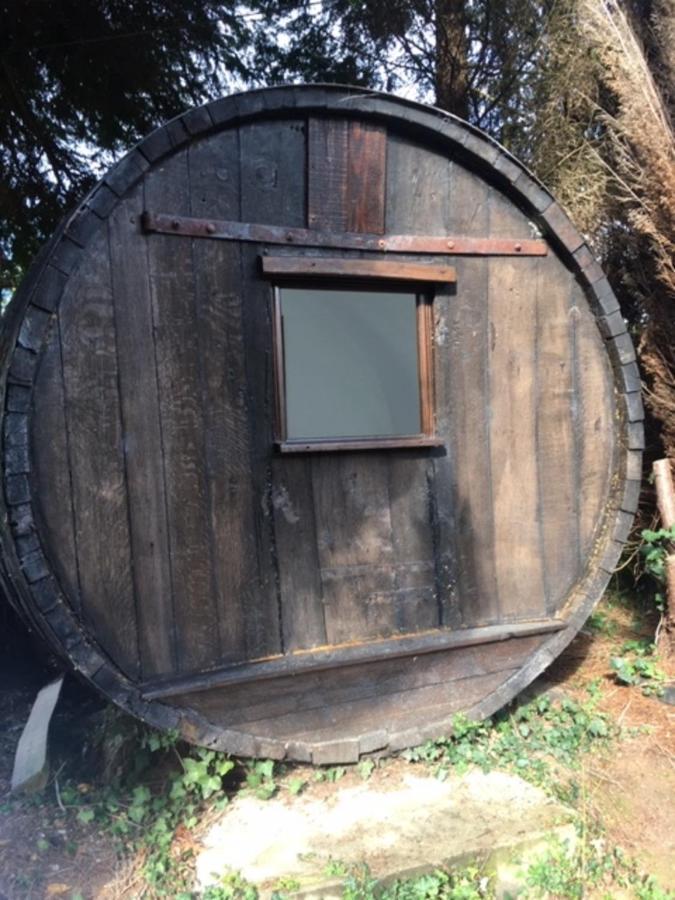 Beautiful unique Barrel in lakeview tranquility Perrou Extérieur photo