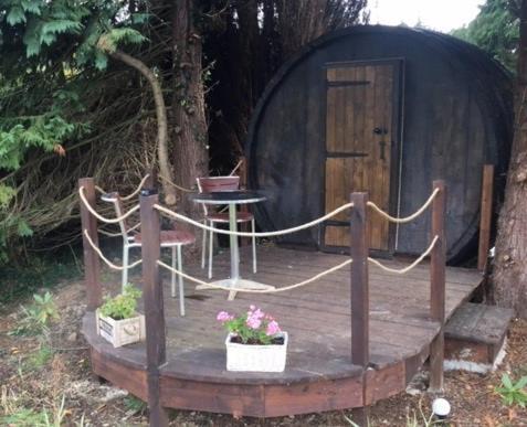 Beautiful unique Barrel in lakeview tranquility Perrou Extérieur photo